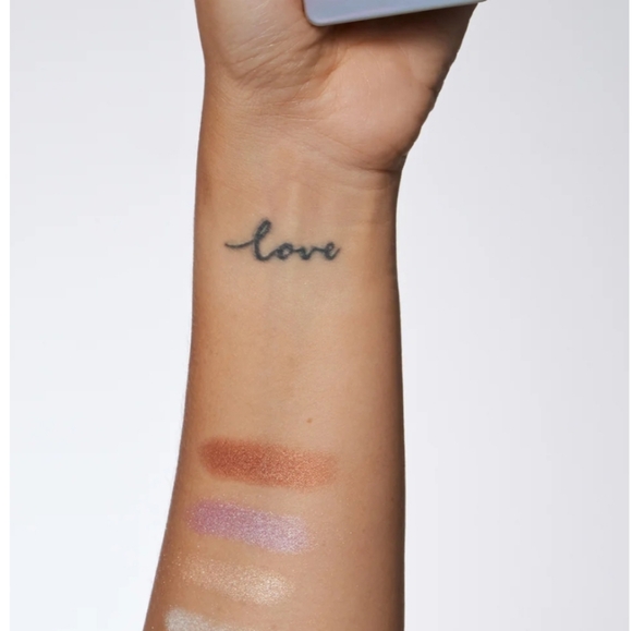 Toy factory Dreamset Serum Highlighter Pallette - Picture 4 of 4